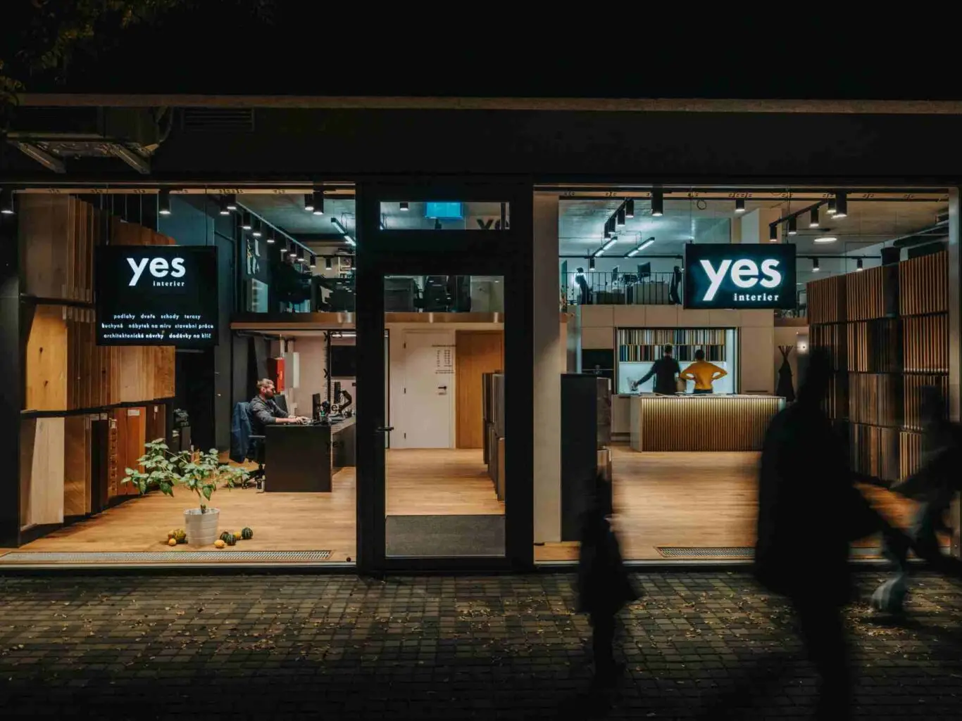 vlastní showroom vlastní team pro&nbsp;váš výběr