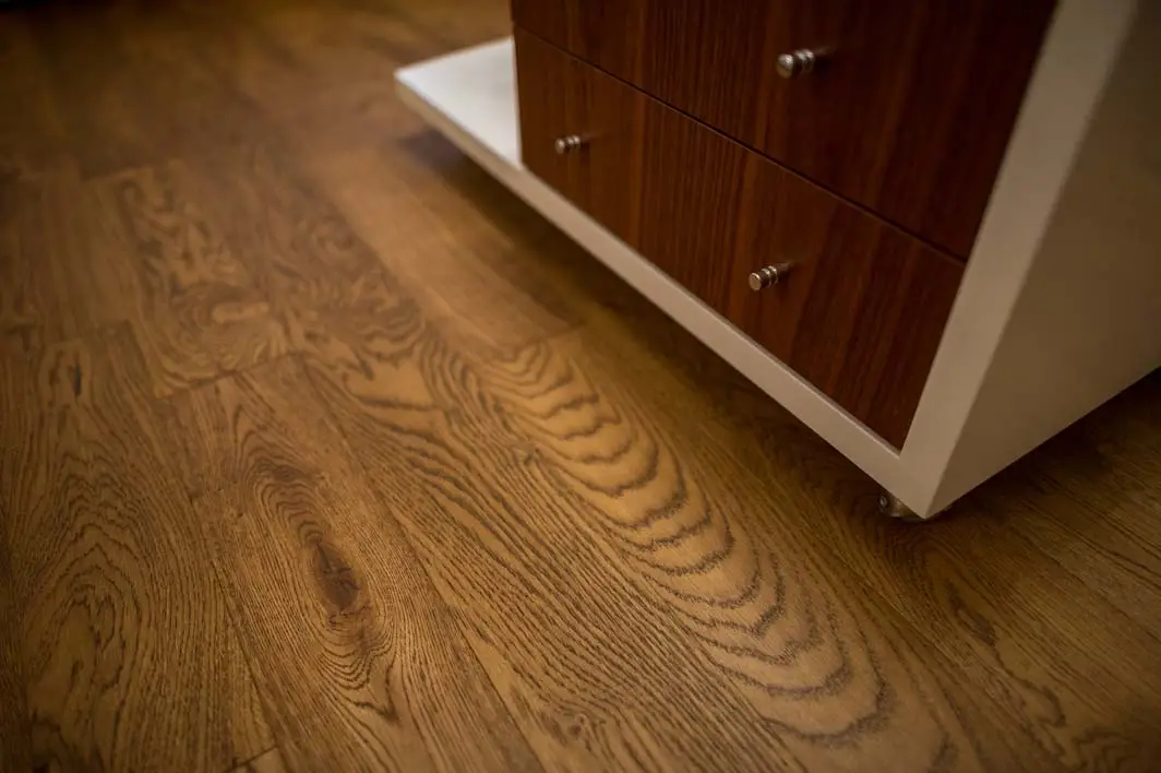 Masivní dřevěná podlaha