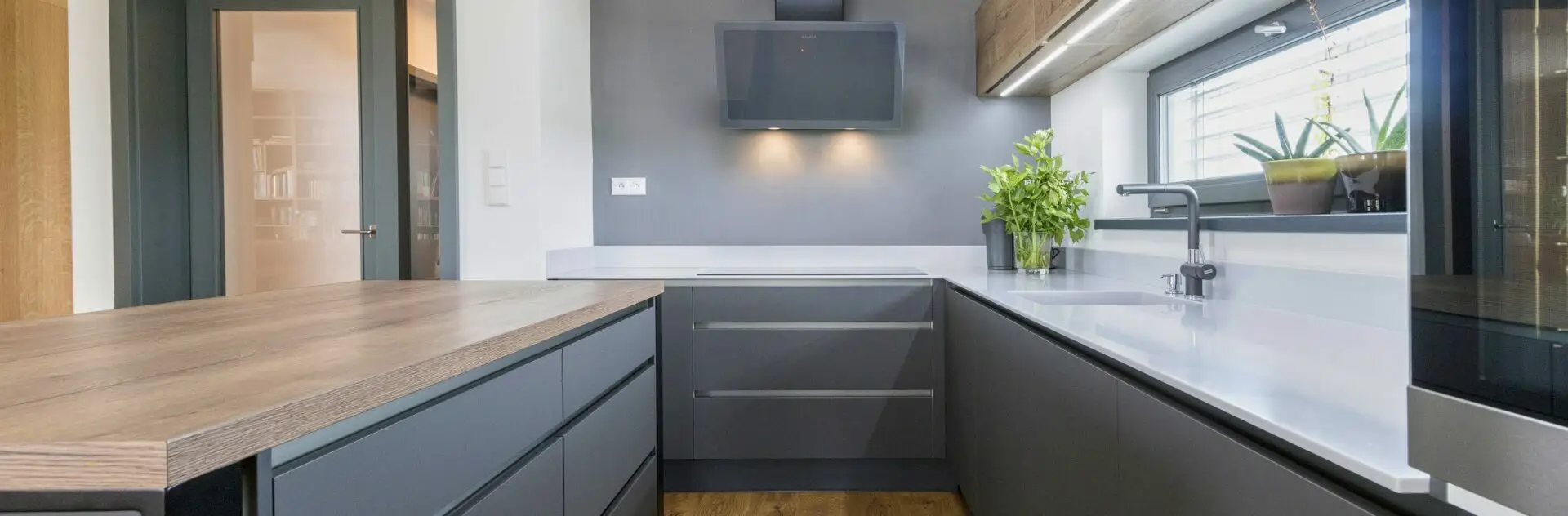 Vaše vysněná nová kuchyně a&nbsp;naše komplexní dodávka na klíč. Klíč k&nbsp;Vaší spokojenosti.